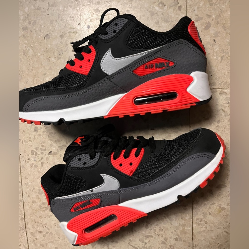 Nike Air Max black &red size 8
